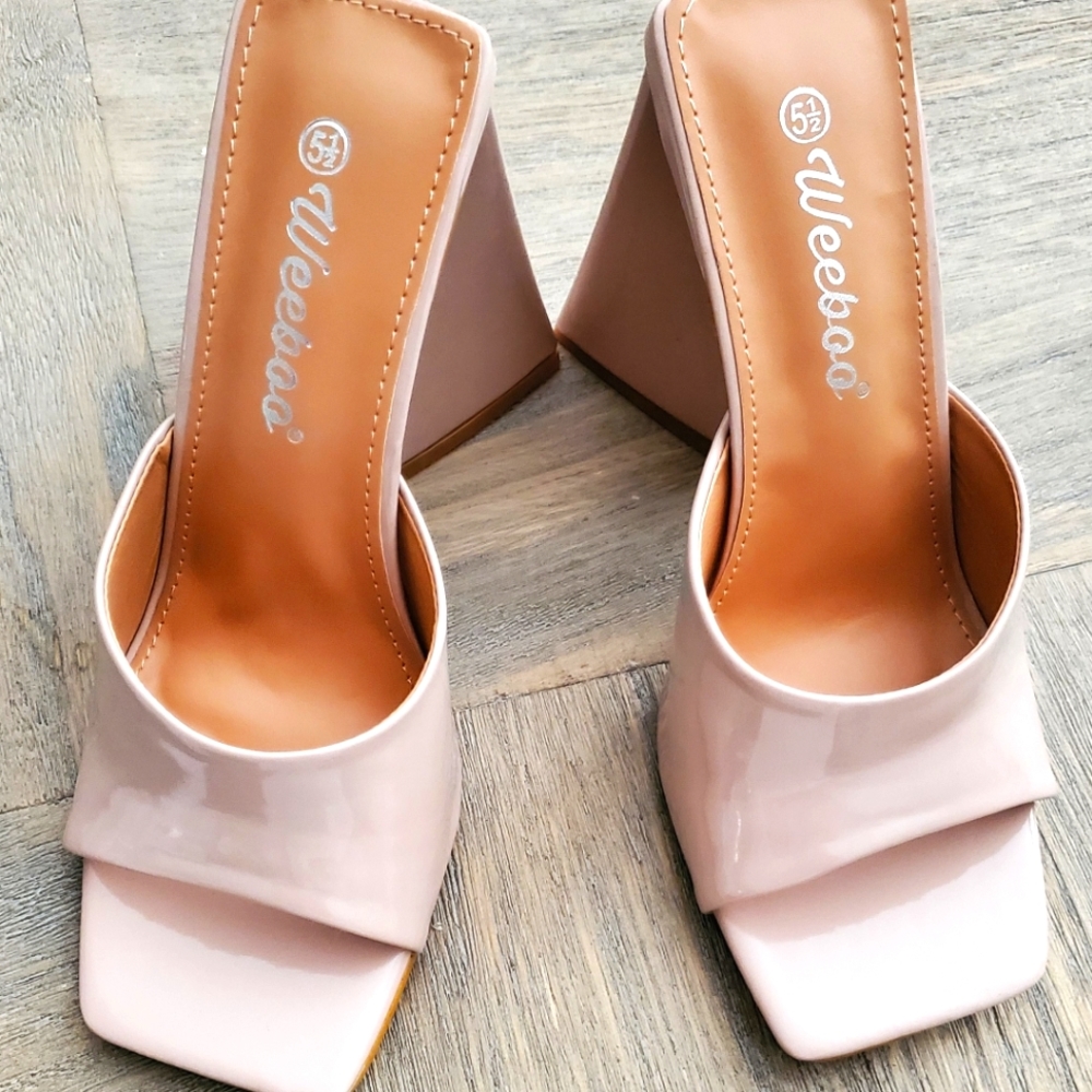 Beige/ Nude heels
